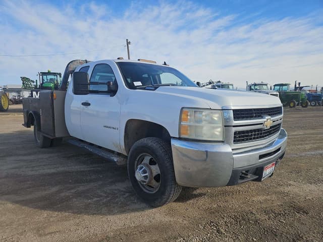 Image of Chevrolet 3500HD equipment image 3