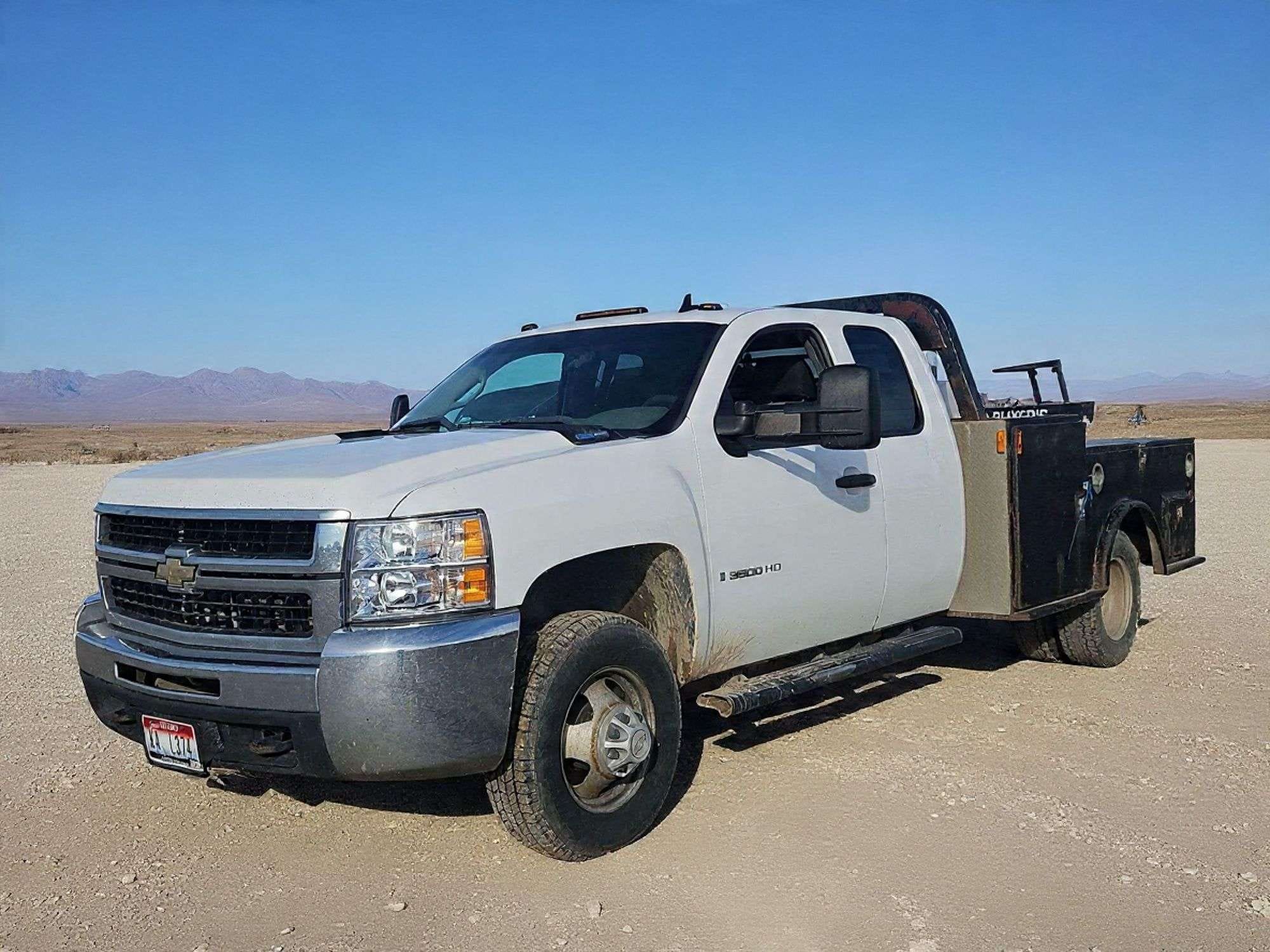 2008 Chevrolet 3500HD Equipment Image0