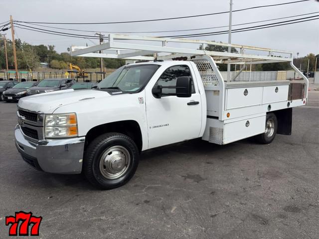 Image of Chevrolet 3500 equipment image 1