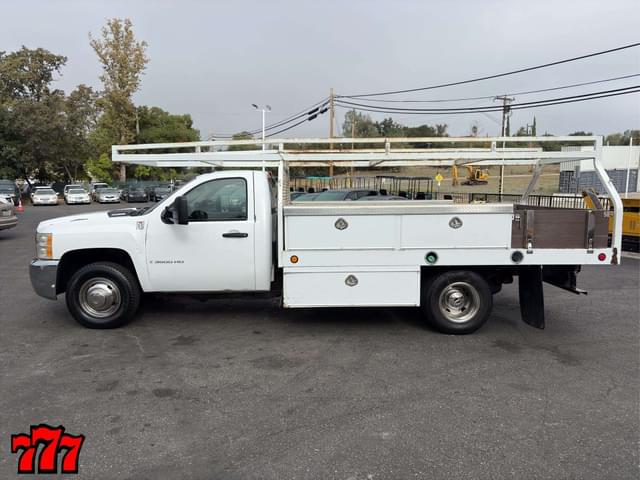 Image of Chevrolet 3500 equipment image 2