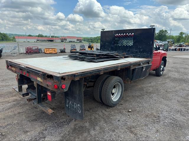 Image of Chevrolet 3500HD equipment image 2