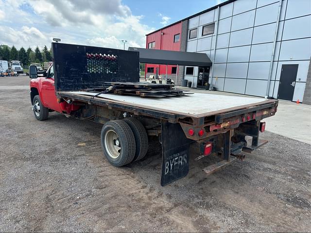 Image of Chevrolet 3500HD equipment image 3