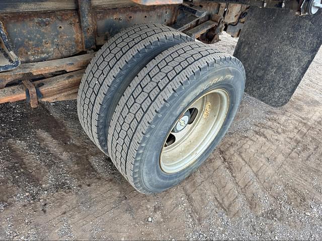 Image of Chevrolet 3500HD equipment image 4