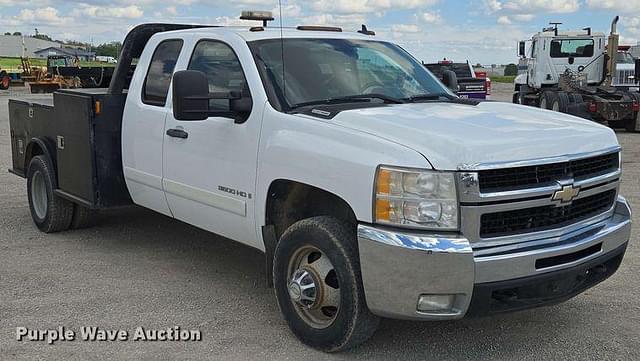 Image of Chevrolet 3500HD equipment image 2
