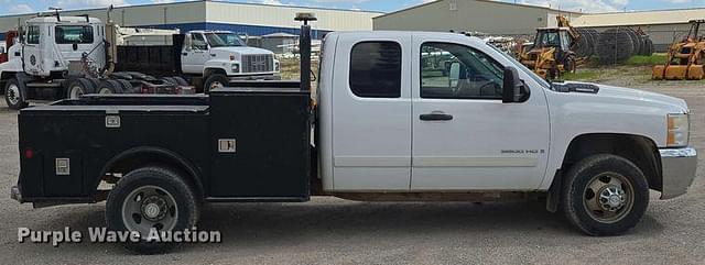 Image of Chevrolet 3500HD equipment image 3