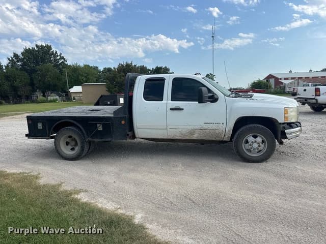 Image of Chevrolet 3500HD equipment image 3