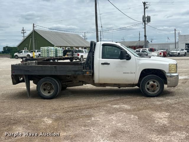 Image of Chevrolet Silverado equipment image 3