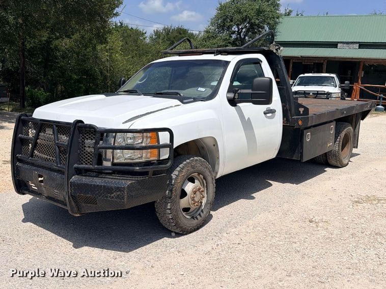 2008 Chevrolet 3500HD Equipment Image0