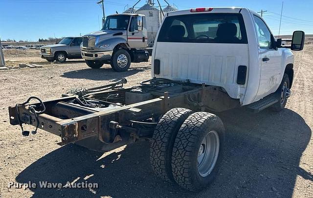 Image of Chevrolet 3500HD equipment image 4