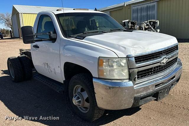 Image of Chevrolet 3500HD equipment image 2