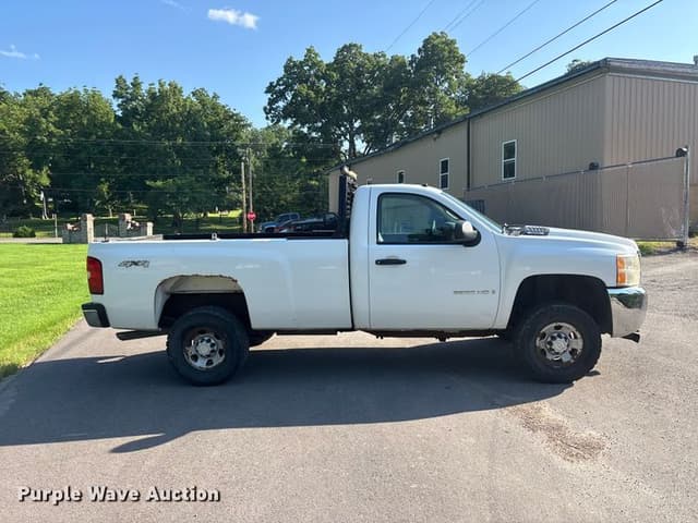 Image of Chevrolet 3500HD equipment image 3