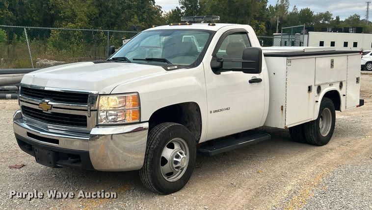 2008 Chevrolet 3500HD Equipment Image0