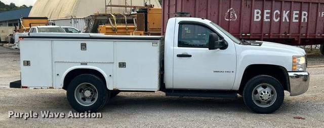 Image of Chevrolet 3500HD equipment image 3