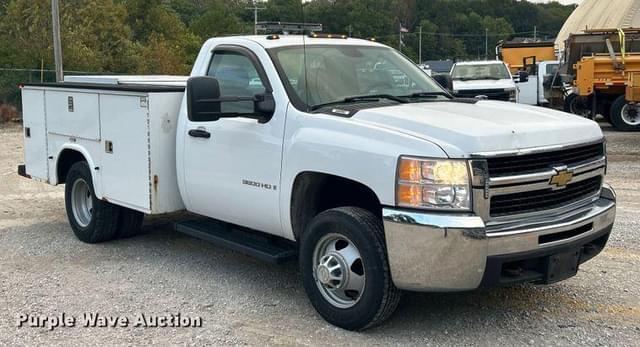 Image of Chevrolet 3500HD equipment image 2