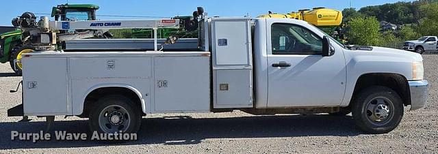 Image of Chevrolet 3500HD equipment image 3