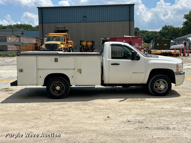 Image of Chevrolet 3500HD equipment image 3