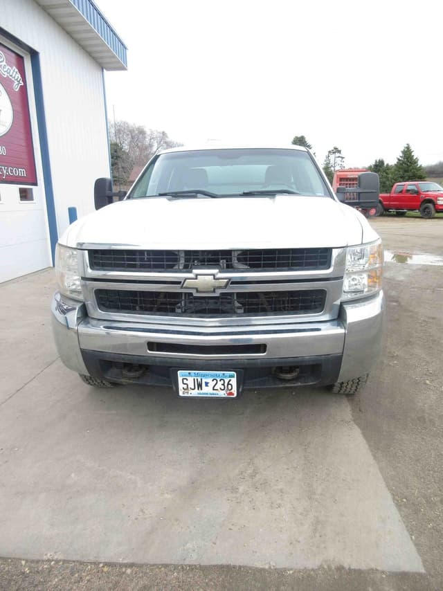 Image of Chevrolet Silverado equipment image 2