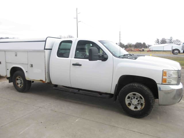 Image of Chevrolet Silverado equipment image 4