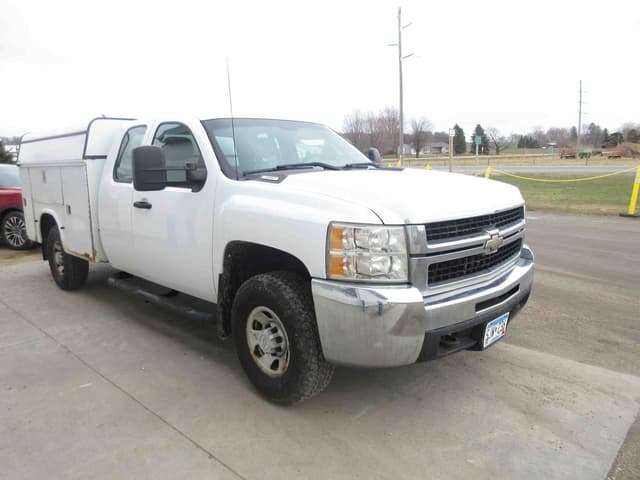 Image of Chevrolet Silverado equipment image 3