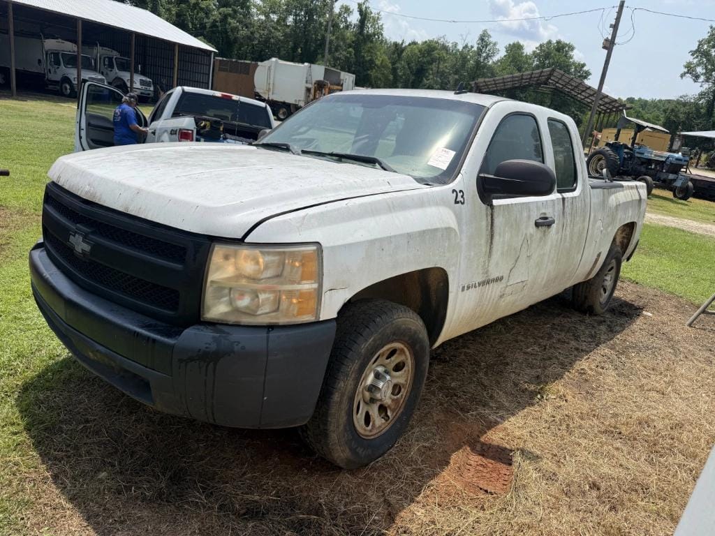 2008 Chevrolet Silverado Equipment Image0