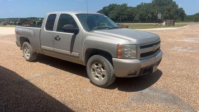 Image of Chevrolet Silverado equipment image 3