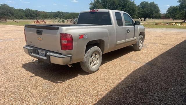 Image of Chevrolet Silverado equipment image 2