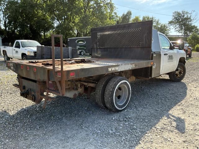Image of Chevrolet Silverado equipment image 4