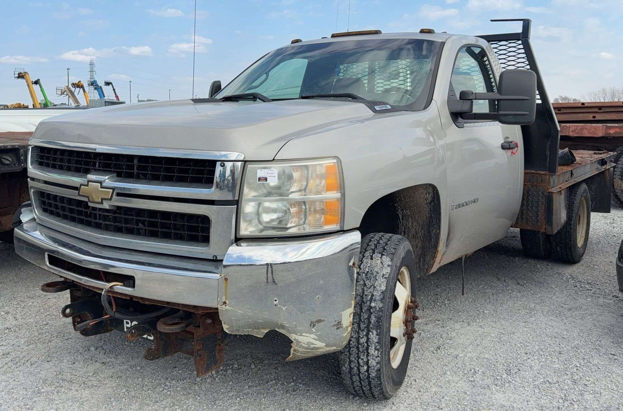 2008 Chevrolet 3500HD Equipment Image0