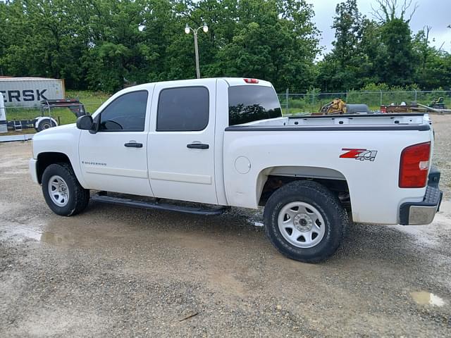 Image of Chevrolet Silverado equipment image 3