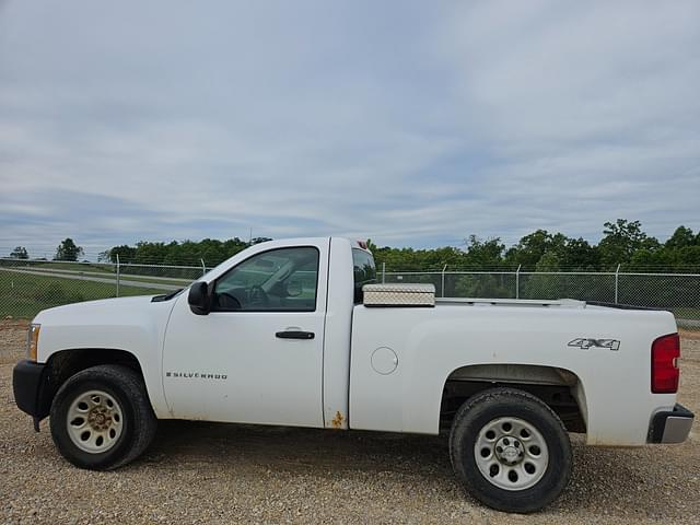 Image of Chevrolet Silverado equipment image 3
