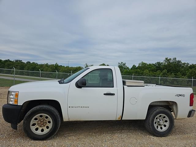 Image of Chevrolet Silverado equipment image 2