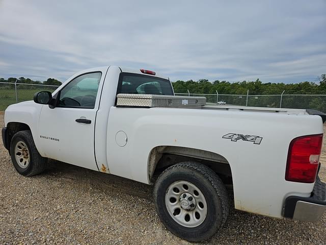 Image of Chevrolet Silverado equipment image 4
