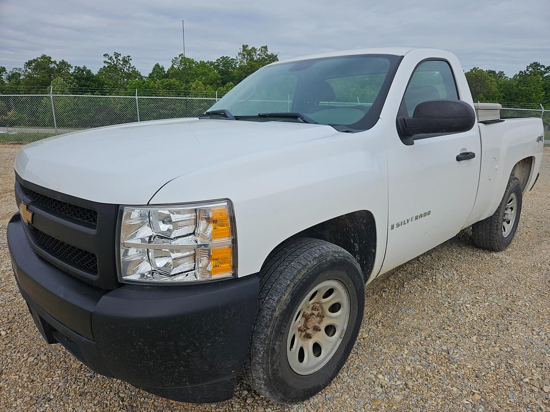 Image of Chevrolet Silverado Primary image
