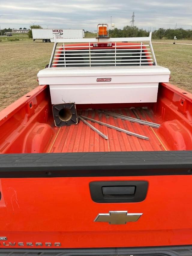 Image of Chevrolet Silverado equipment image 3