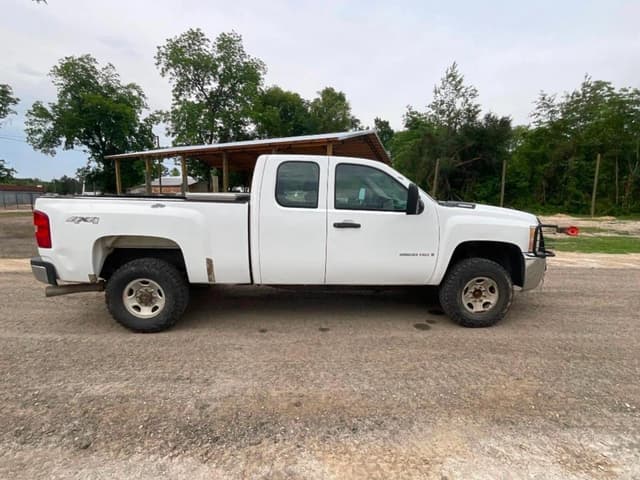 Image of Chevrolet Silverado equipment image 3
