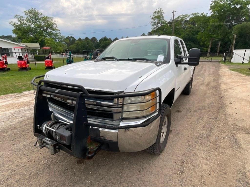 2008 Chevrolet Silverado Equipment Image0