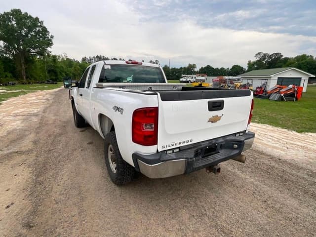 Image of Chevrolet Silverado equipment image 2