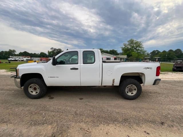 Image of Chevrolet Silverado equipment image 1