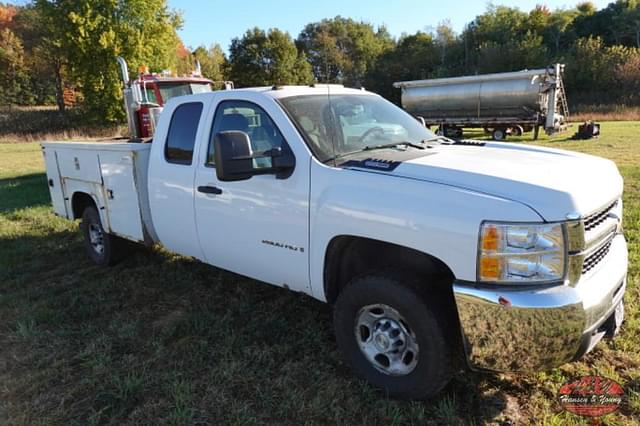 Image of Chevrolet Silverado equipment image 2