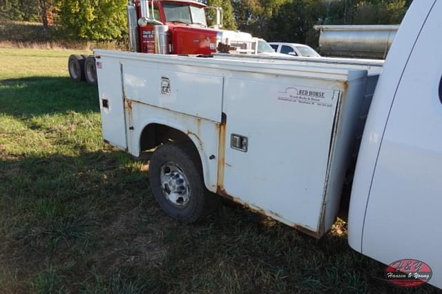 Image of Chevrolet Silverado equipment image 4