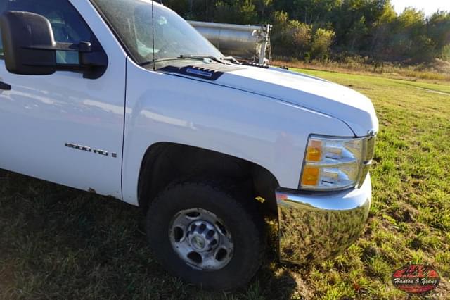 Image of Chevrolet Silverado equipment image 3