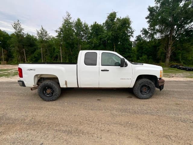 Image of Chevrolet Silverado equipment image 4
