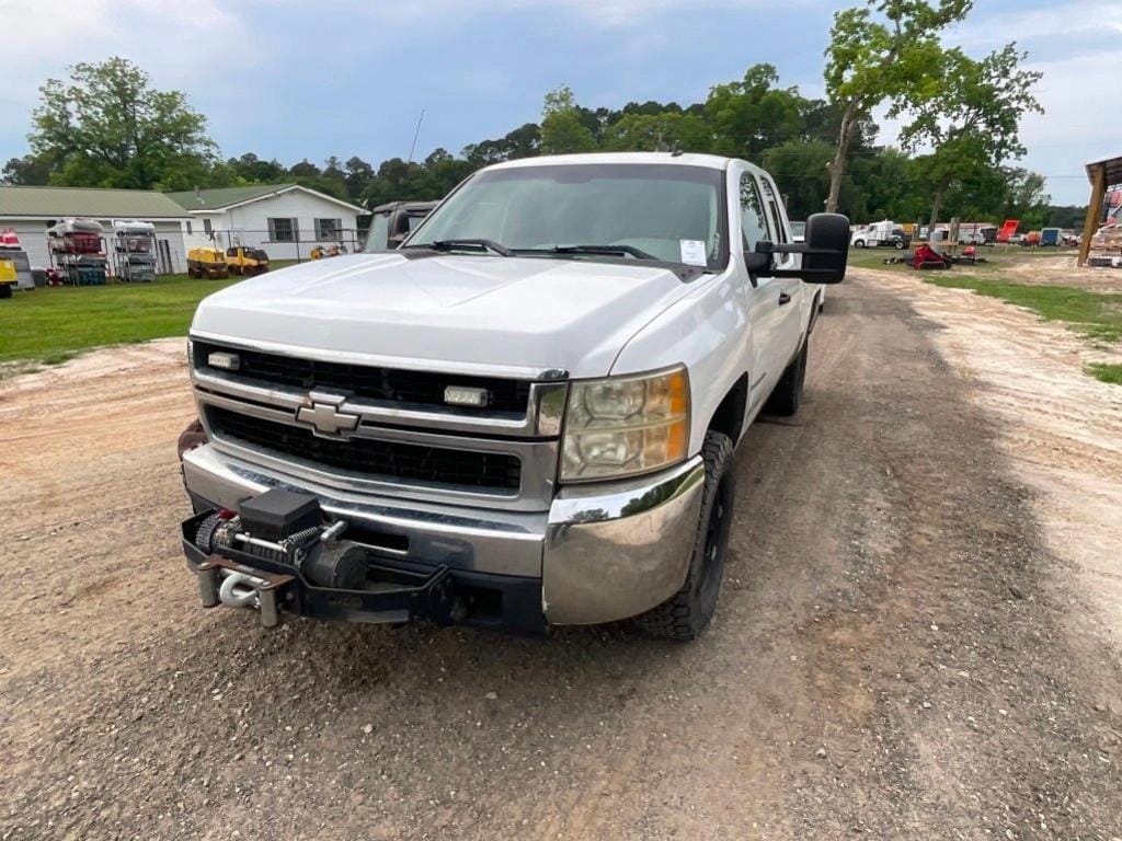 2008 Chevrolet Silverado Equipment Image0