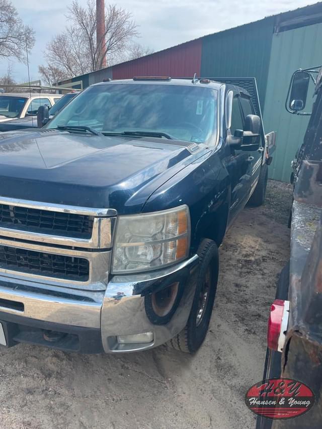 Image of Chevrolet Silverado equipment image 2
