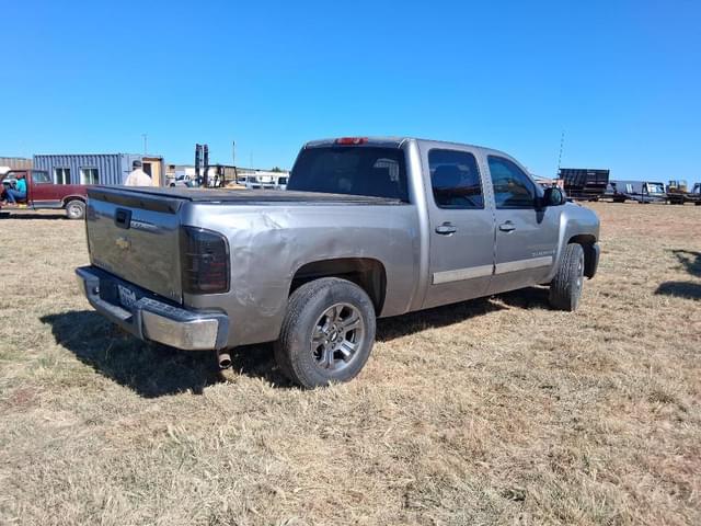 Image of Chevrolet Silverado equipment image 3