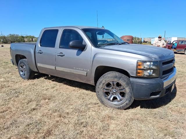 Image of Chevrolet Silverado equipment image 2