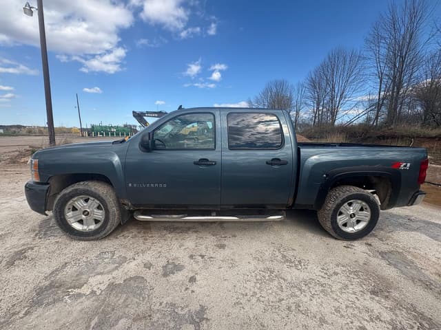 Image of Chevrolet 1500 equipment image 3