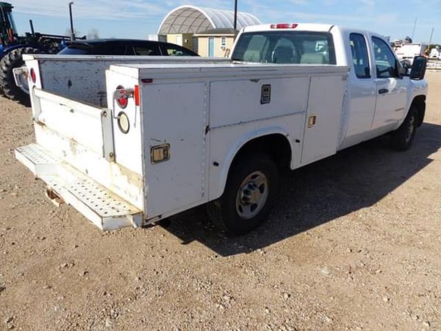 Image of Chevrolet 2500 equipment image 3