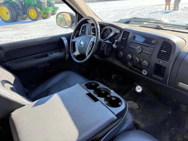 Image of Chevrolet 2500HD equipment image 4
