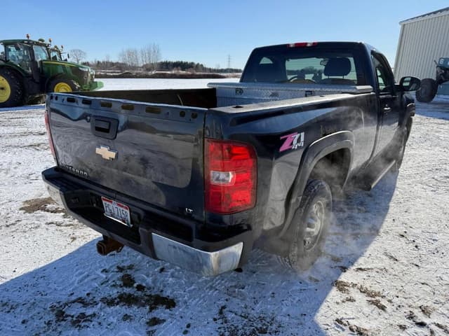 Image of Chevrolet 2500HD equipment image 2
